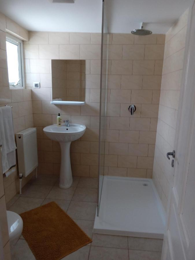 B&B Dumbrava Gura Humorului Exteriör bild